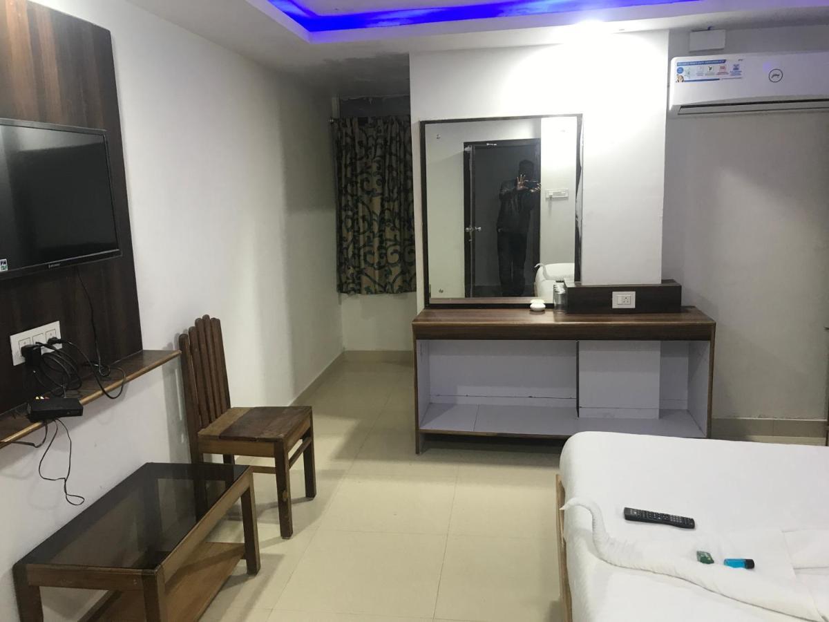 Hotel Krishnananda Dham Purí Exteriér fotografie
